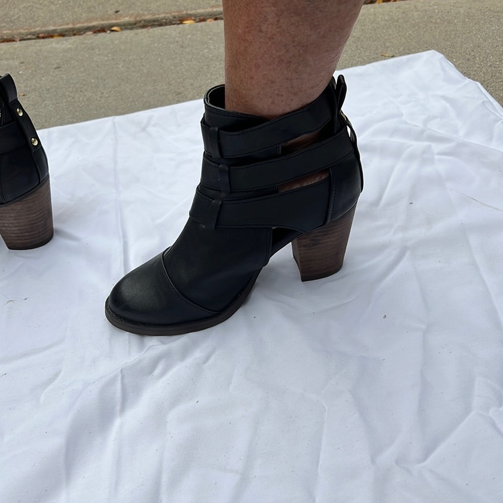Massimo size 6 womens booties with buckles.  Like new!!!